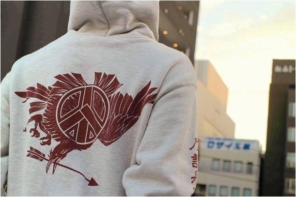 ハードコア×和テイストのあのパーカーが入荷です。【アメ村2Fフロア 【爆売り!】 アメ村で買ったオシャレなパーカー パーカー