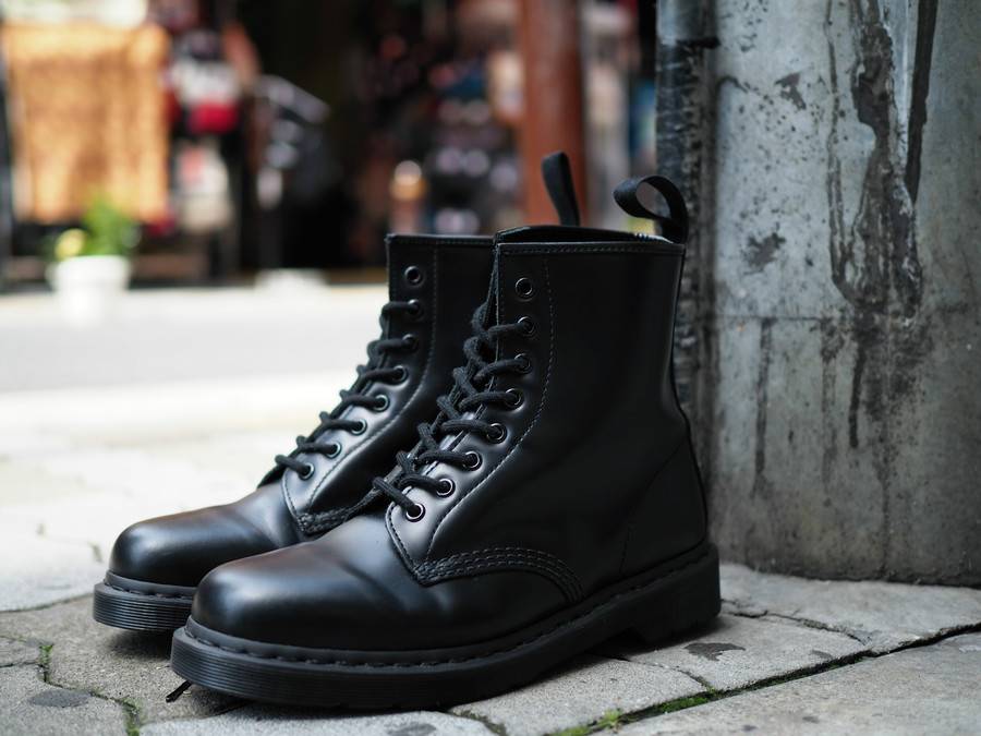 Dr.Martens（ドクターマーチン）15AWラインよりオールブラック8ホール