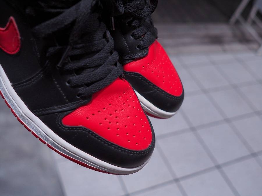 30年の月日が経っても色褪せない黒と赤。 - AIR JORDAN 1 RETRO