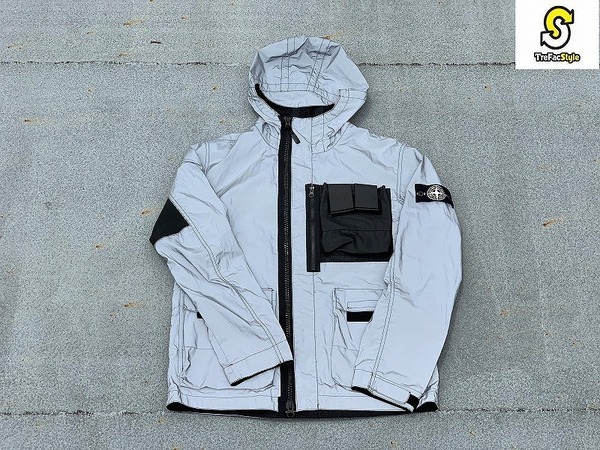 圧巻】STONE ISLAND（ストーンアイランド） 夜にこそ輝く衝撃の