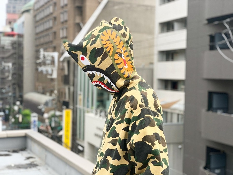 アベイシングエイプコレクションA BATHING APE パーカー（バック