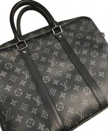【LOUIS VUITTON / ルイ ヴィトン】2WAYバッグ | 大人の日常を支える機能美と品格