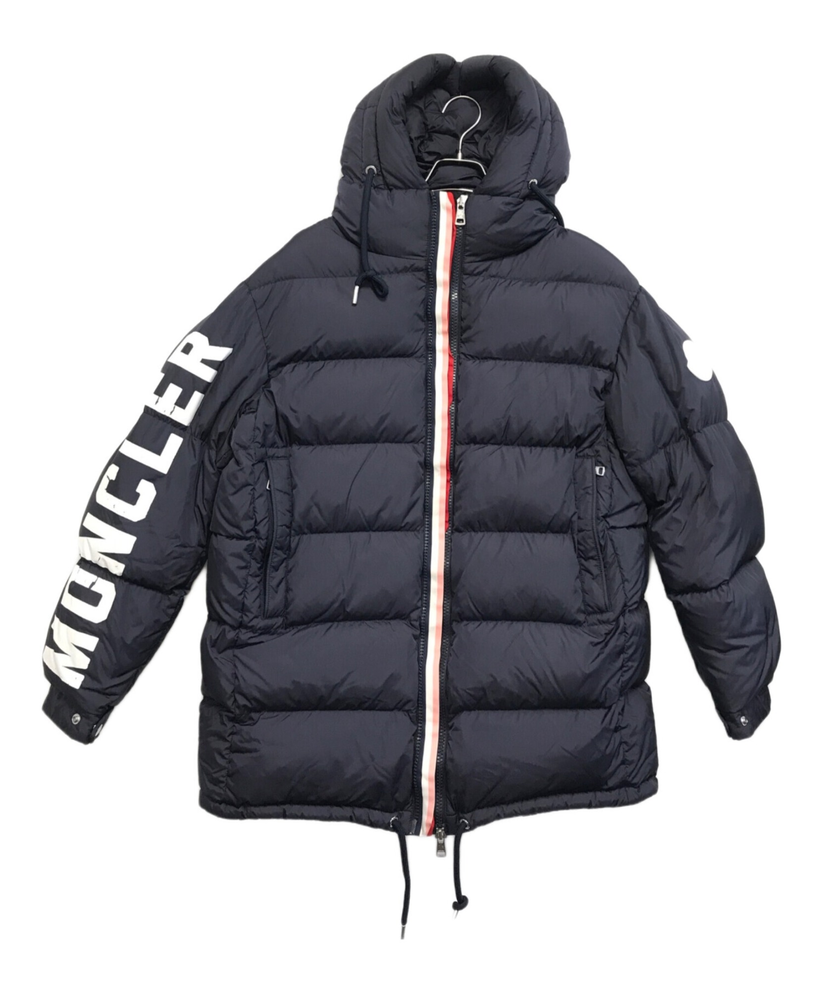 MONCLER / モンクレール】一生モノのダウンコート｜都会の冬に寄り添う