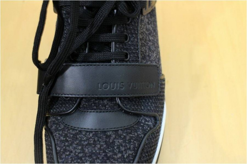 スニーカーのヴィトン