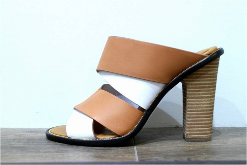 古着屋のサンダル