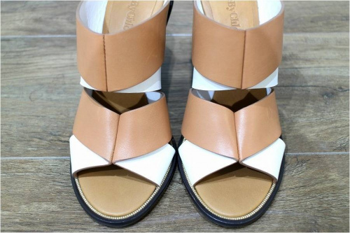 サンダルの夏物