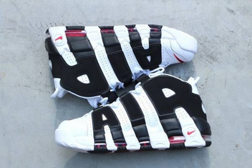 古着のスニーカー