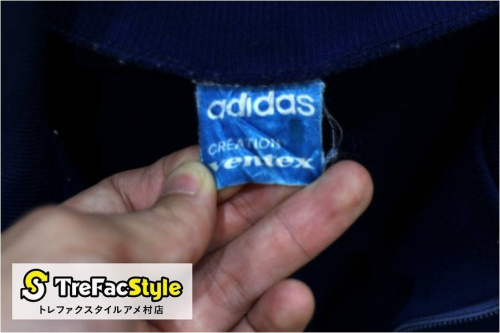 アディダス