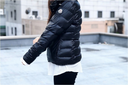 インポートブランドのMONCLER