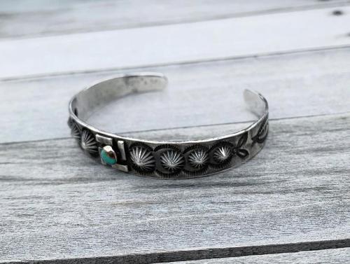 インディアンジュエリーのアメリカ村古着屋