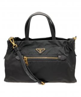 「ラグジュアリーブランドのPRADA 」