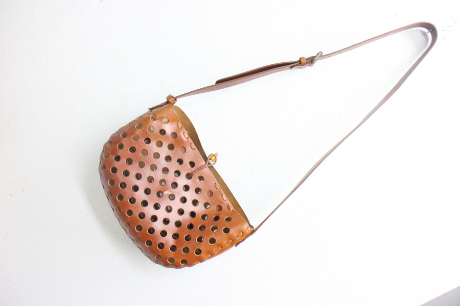 希少★Henry cuir アンリークイール パンチングレザー ショルダーバッグ 中古・古着通販】HENRY CUIR (アンリークイール) ショルダーバッグ