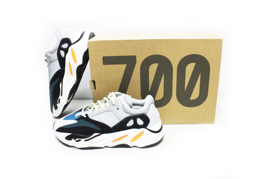イージーブースト700 ウェーブランナー Yeezy Boost 700 Wave Runner