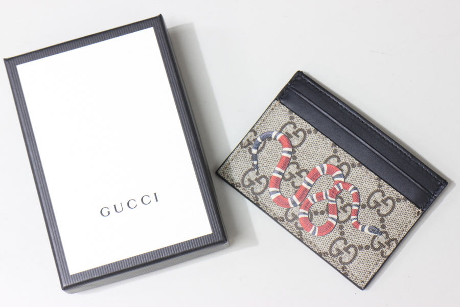 GUCCI/グッチ】より GGスプリームスネークパスケース のご紹介 