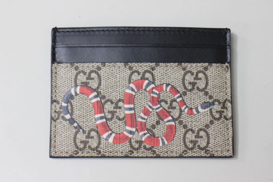 GUCCI/グッチ】より GGスプリームスネークパスケース のご紹介 
