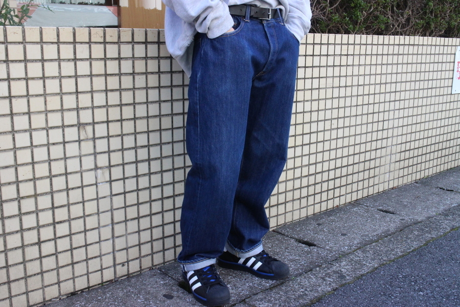 AURALEE オーラリー　ワイドデニム　ストレートデニム　インディゴ　W32 洗練された生地で定番アイテムをワンランクアップ。『AURALEE