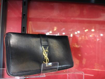 「ラグジュアリーブランドのYVES SAINT LAURENT 」