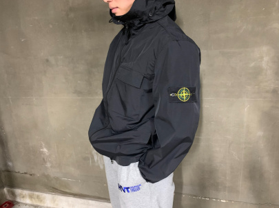 「アウトドアブランドのSTONE ISLAND 」