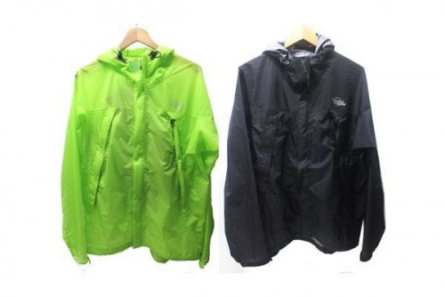 トップスのマウンテンパーカー