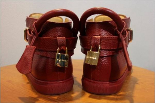 スニーカーのBUSCEMI