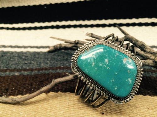 バングルのターコイズ