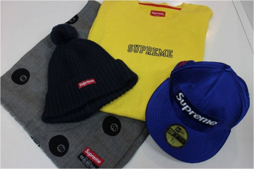 SUPREMEのBOX LOGO