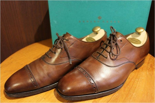 ドレスシューズの革靴