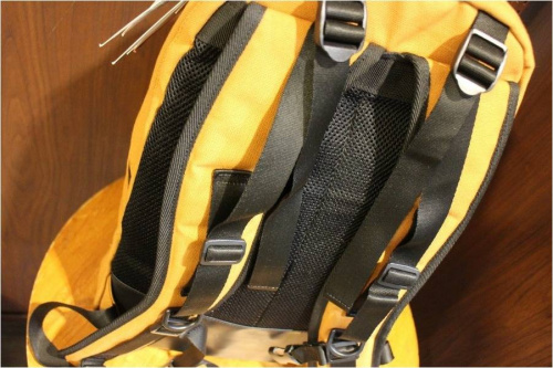 INDISPENSABLEのバックパック