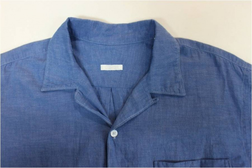 コモリのシャツ