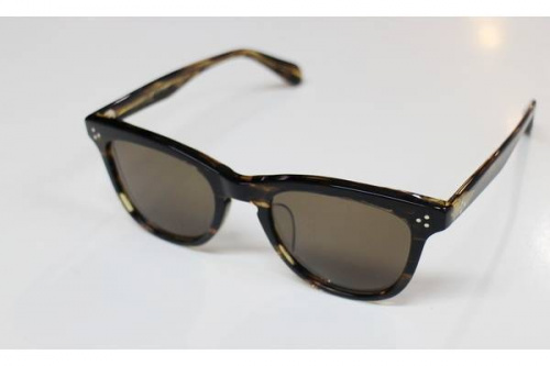 サングラスのOLIVER PEOPLES