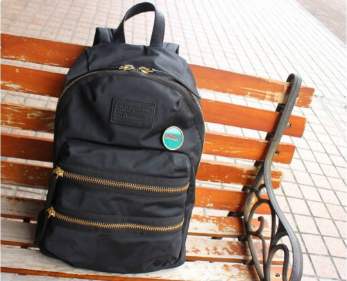 マークバイのバックパック