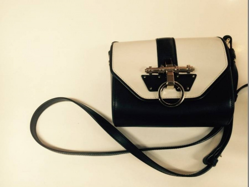 GIVENCHYのジバンシー