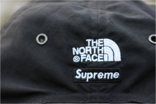 SUPREMEのTHE NORTH FACE