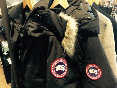 カナダグースのダウン