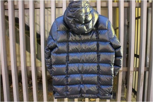 ダウンジャケットのTATRAS