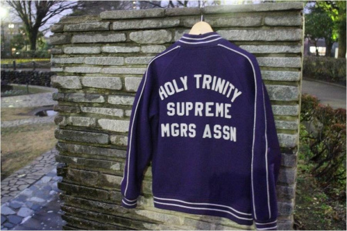 SUPREMEのスタジャン