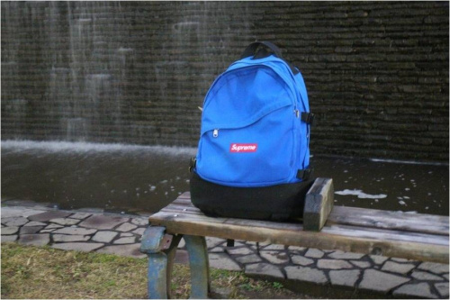 スタジャンのバックパック