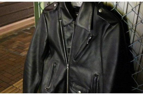 ジャケットのレザー