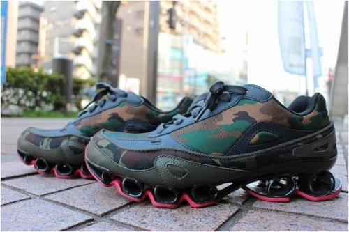 スニーカーのadidas