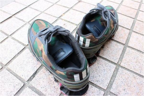 adidasのRAF SIMONS