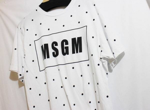 TシャツのMSGM