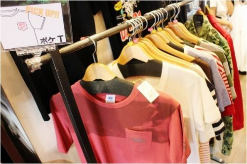 テンボックスのT シャツ