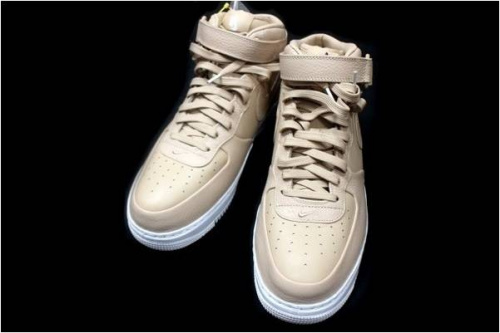 ナイキのアディダス