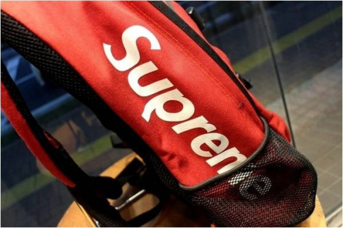 シュプリームのストリート