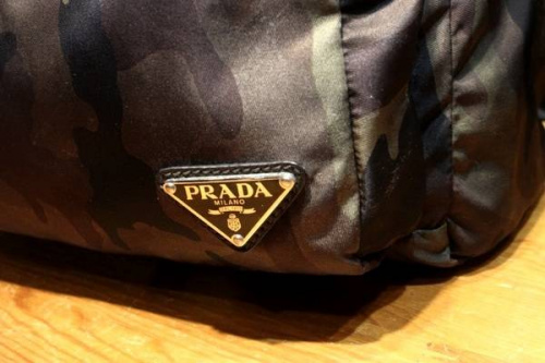 プラダのバッグ