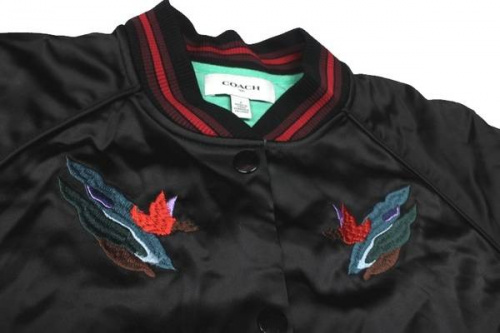 コーチの刺繍