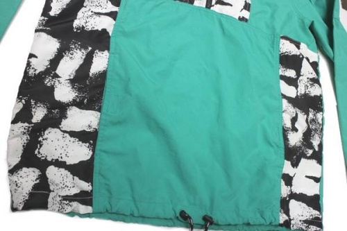 シュプリームのパーカー