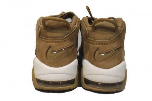 ナイキのモアテン