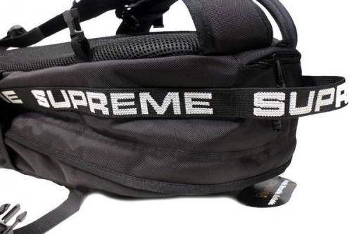 シュプリームのストリート