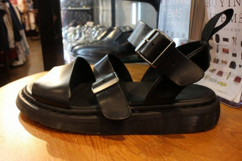 買取案内のドクターマーチン